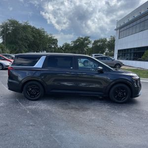 2025 KIA CARNIVAL LXS photo 10