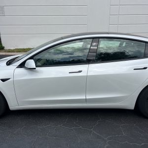 TESLA MODEL 3 BASE - 4
