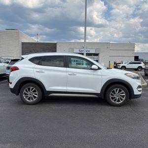 HYUNDAI TUCSON SE - 10