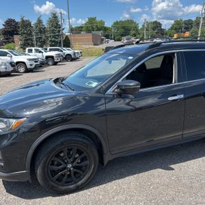 2017 Nissan ROGUE SV — фото 2