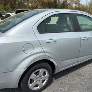 CHEVROLET SONIC LS AUTO - 8
