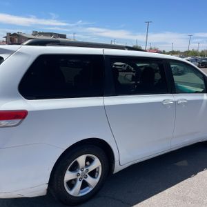TOYOTA SIENNA - 9