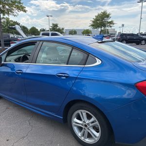 2017 Chevrolet CRUZE LT AUTO photo 6