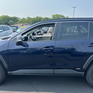 2023 Toyota RAV4 HYBRID XLE PREMIUM — фото 4