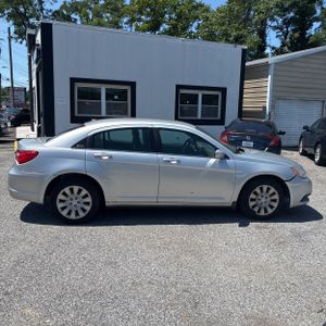 2011 Chrysler 200 LX 照片 10