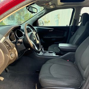 2010 Chevrolet TRAVERSE LT photo 32