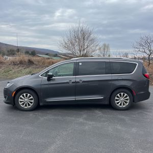 CHRYSLER PACIFICA TOURING L - 3