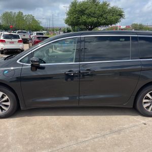 CHRYSLER PACIFICA HYBRID SELECT - 4