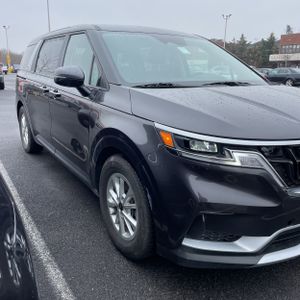 KIA CARNIVAL LX - 10