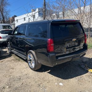 CHEVROLET SUBURBAN LT - 5