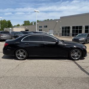 MERCEDES-BENZ E-CLASS - 10