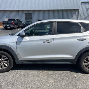 HYUNDAI TUCSON SE - 4