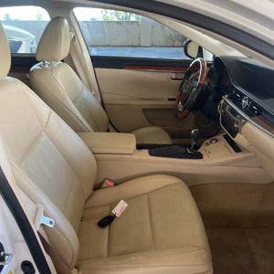صورة مصغرة 31 لـ 2013 Lexus ES 300H BASE