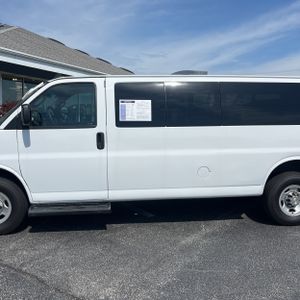 CHEVROLET EXPRESS LS 3500 - 4