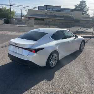 2022 Lexus IS 300 BASE — фото 8