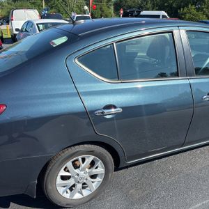 2017 Nissan VERSA SV photo 9