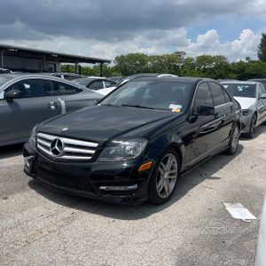 صورة 1 لـ 2013 Mercedes-BENZ C 250 SPORT