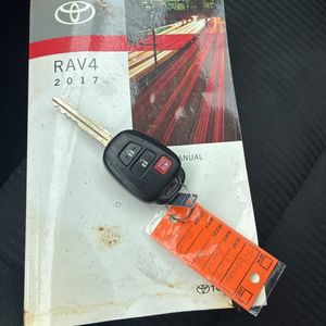 2017 Toyota RAV4 LE — фото 54