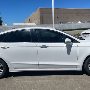 صورة مصغرة 11 لـ 2015 FORD FUSION SE