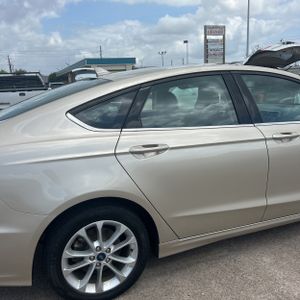 FORD FUSION HYBRID SE - 9