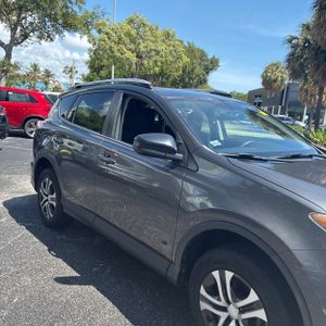 2016 Toyota RAV4 LE — фото 13