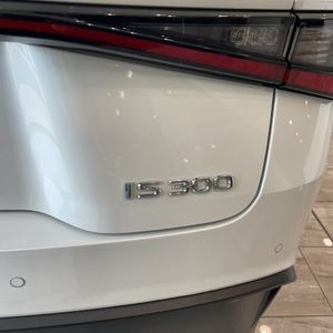 2024 Lexus IS 300 BASE — миниатюра 21