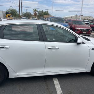 2019 KIA OPTIMA LX thumbnail 11