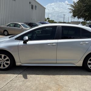2023 Toyota COROLLA LE photo 4