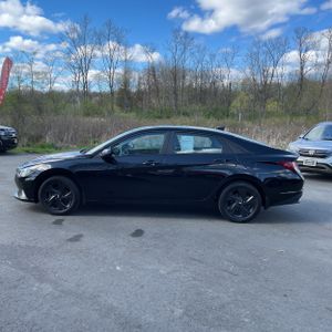 HYUNDAI ELANTRA SEL - 3