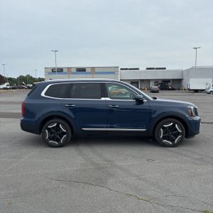صورة 10 لـ 2024 KIA TELLURIDE S