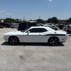 2013 Dodge CHALLENGER R/T PLUS — фото 3