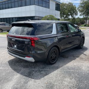 2025 KIA CARNIVAL LXS photo 8