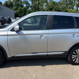 2019 Mitsubishi OUTLANDER SEL — фото 4