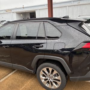 صورة 6 لـ 2021 Toyota RAV4 XLE PREMIUM