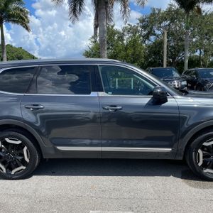 صورة 10 لـ 2024 KIA TELLURIDE S