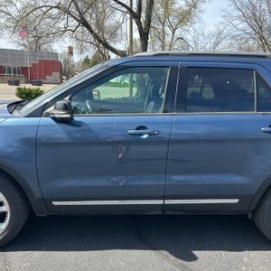 FORD EXPLORER XLT - 4