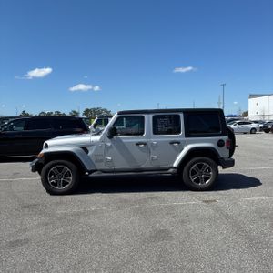 JEEP WRANGLER 4-DOOR SAHARA - 3