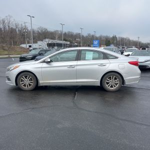 HYUNDAI SONATA SE - 3