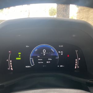 2025 Toyota CAMRY SE thumbnail 38