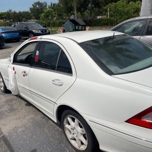 2005 Mercedes-BENZ C-CLASS photo 6