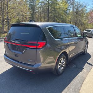 CHRYSLER PACIFICA HYBRID TOURING L - 8