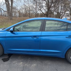 HYUNDAI ELANTRA SE - 4