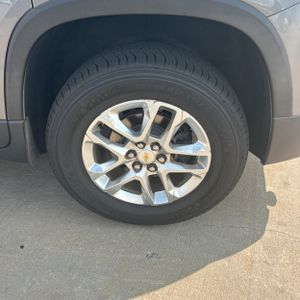 2019 Chevrolet TRAVERSE LS — миниатюра 18