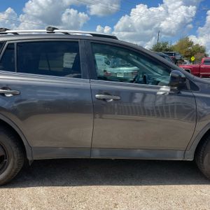 2015 Toyota RAV4 LE — фото 11