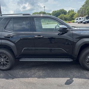 2025 Toyota 4RUNNER SR5 — миниатюра 11