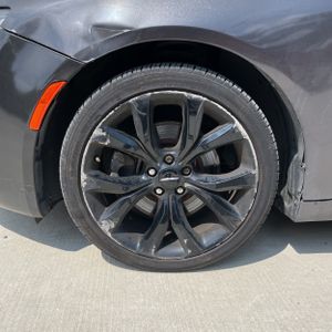 2015 Chrysler 200 S — миниатюра 17