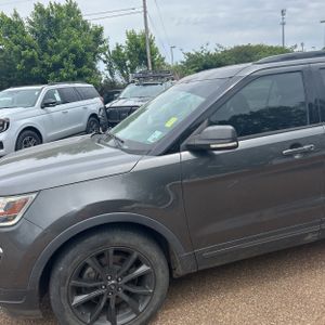 FORD EXPLORER XLT - 2