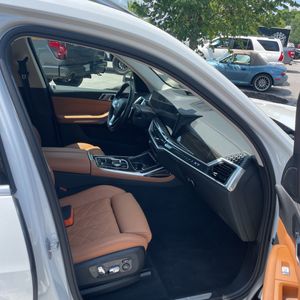 صورة مصغرة 33 لـ 2024 BMW X7 XDRIVE40I