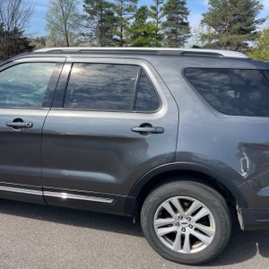 FORD EXPLORER XLT - 6