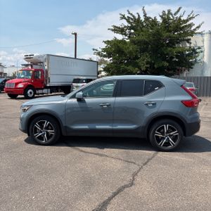 2023 Volvo XC40 CORE photo 3